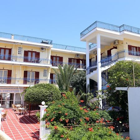 Hotel Karyatides Agia Marina  Exterior foto