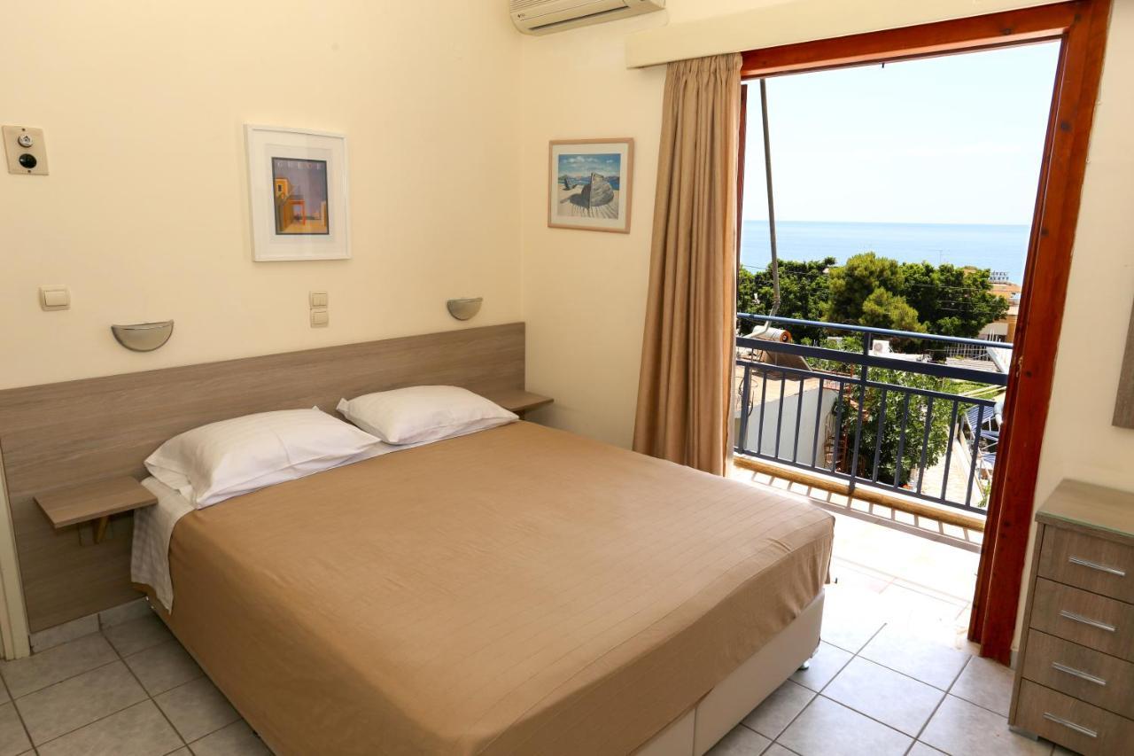 Hotel Karyatides Agia Marina  Exterior foto